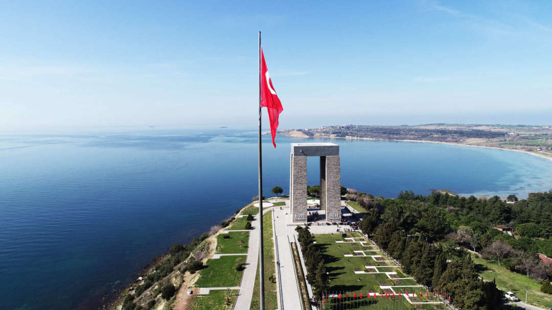 チャナッカレ殉教者記念碑 (Çanakkale Şehitlik Anıtı)